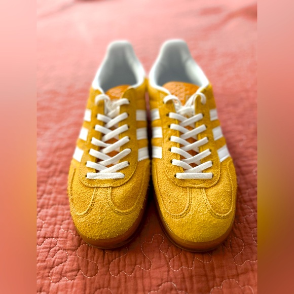 Gazelle Indoor 8.5US Women’s Yellow/Orange - Picture 1 of 3